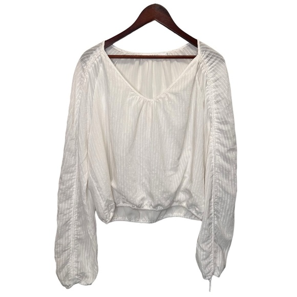 ASTR White Vneck Cropped Pinstipe Blouse Size Large - Picture 1 of 9